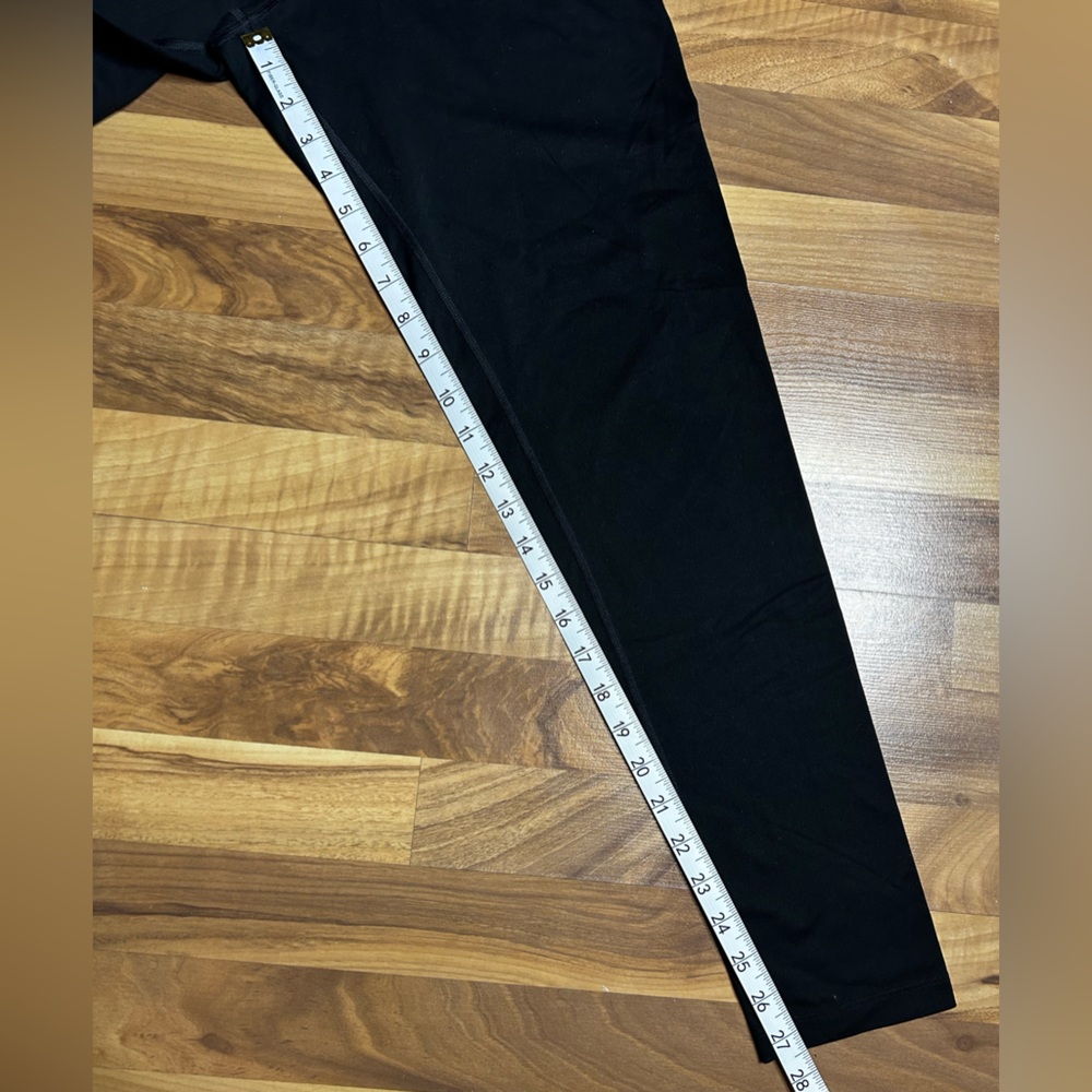 ✨NWOT✨ PINK Ultimate Black High Waisted Leggings, Size M - Picture 9 of 11